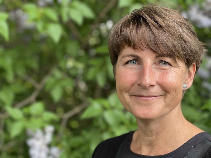 Portraitfoto von Prof. Kathleen Hirsch.