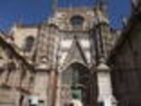 Foto: Eingangsbereich einer Kathedrale.