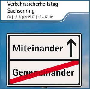 Foto: Ein Ortsausgangsschild mit Miteinander als Ziel und Gegeneinander durchgestrichen. Veranstaltung 19. Verkehrssicherheitstages am 13.08.2017 von 10 Uhr bis 17 Uhr.