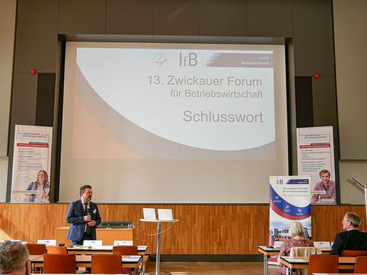 Foto: Konferenzschlusswort durch Prof. Dr. habil. Dr. h. c. Bernd Zirkler