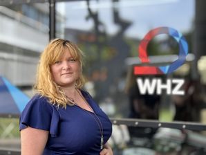 auf dem Bild sieht man die Projektkoordinatorin des Dezernates Forschung und Drittmittelangelegenheiten: Susann Lang