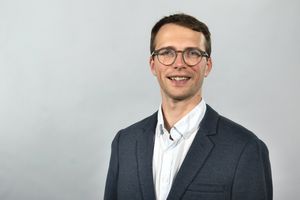 Foto: Person schaut in die Kamera
