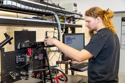 Photonische Systeme, Fasertechnologien und Messtechnik, Oberflächen- und Werkstofftechnologien sowie Bildverarbeitung und Prozesskontrolle