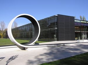 Foto: Laborhalle „August-Horch-Bau“ auf dem Hochschulcampus Scheffelstraße 39