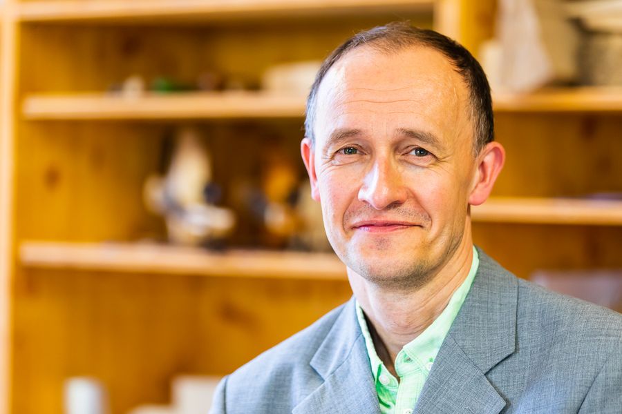 Portrait Prof. Dr. Enrico Weller