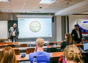 Foto: Schanz und Kröger ermitteln das Vorwissen der ZuhörerInnen