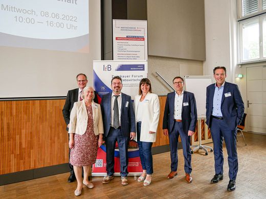 Gruppenfoto: Prof. Dr. Dipl.-Kfm. Kai Nobach, Prof. Dr. Uta Kirschten, Prof. Dr. habil. Dr. h. c. Bernd Zirkler, Vertr.-Prof. Dr. Manuela Sachse, Dipl.-Kfm. Andreas Poller und Dipl.-Kfm. Mario Schmitz (v.l.n.r.)