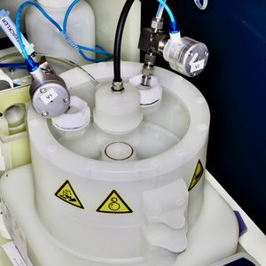 Foto: Spin Coater (Quelle: WHZ / J. Saupe)