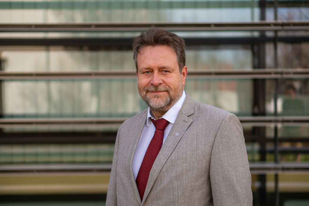 Porträtfoto: Prorektor für Forschung.