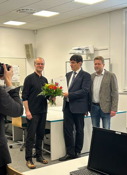 Verleihung des Titel apl. Professor an Dr. paed. Lutz Weißbach durch den Rektor dre WHZ und dem Dekan der Fakultät Kraftfahrzeugtechnik.