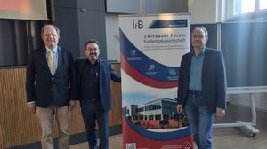 Foto: RA Eberhard Reiche, Prof. Dr. habil. Dr. h. c. Bernd Zirkler und Prof. Dr. Matthias Richter (v.l.n.r.) 