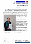 Stolz und glücklich - Nadine Gerhardt ist erstes Ehrenmitglied des Fachschaftsrates der Fakultät Wirtschaftswissenschaften