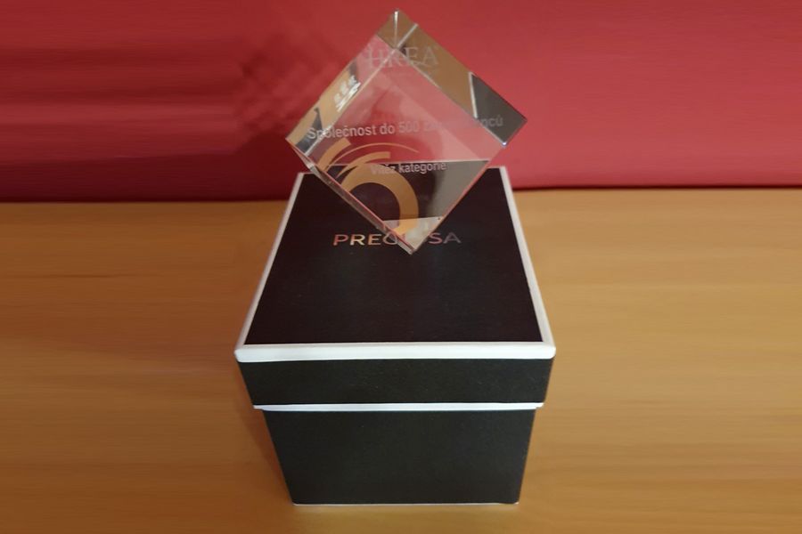 Foto des gläsernen Awards