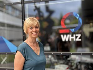 Auf dem Bild sieht man die Sekretärin des Dezernates Forschung und Drittmittelangelegenheiten: Silvana Weitzel