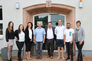 Foto: Gruppenfoto von Personen aus der Fakultät Wirtschaftswissenschaften
