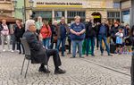 Prof. Wrobel spricht vor Publikum ins Mikrofon