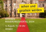 grüne Wiese mit altem Staatsgebäude im Hintergrund und Informationen zu einer Veranstaltung