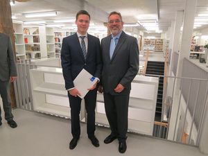 Foto: Herr Patrick Beer (li.) mit Diplombetreuer Prof. M. Kolbe nach der Verleihung des BIC-FWF-Preises. Fotoquelle: WHZ/Christina Militzer