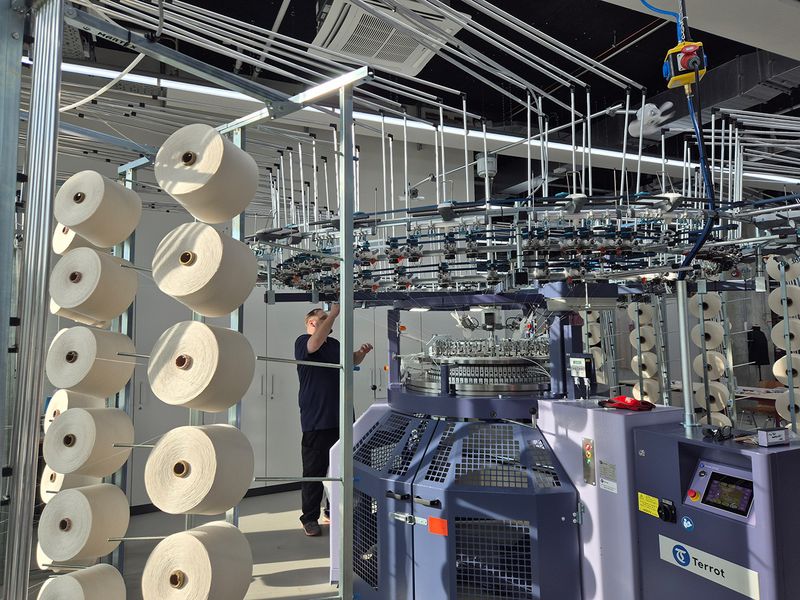 Großrundstrickmaschine Technikum WHZ (Foto: J. Siemann)
