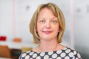 Portraitfoto: Frau Professorin Goller