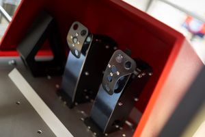 Foto: Die Fußpedale des Fahrsimulators.
