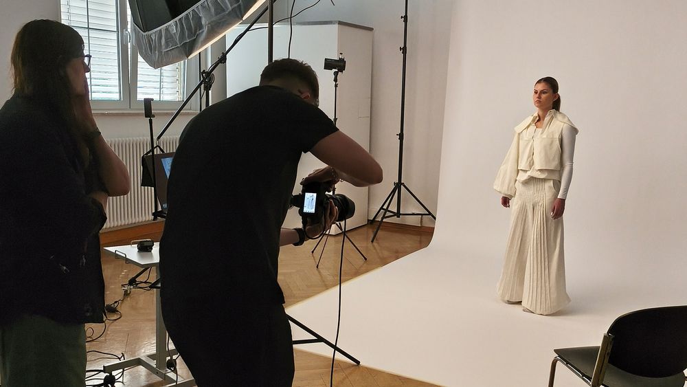 Ein Model wird fotografiert. 