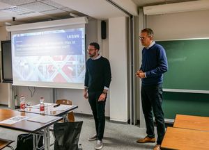Foto: Schanz und Kröger ermitteln das Vorwissen der ZuhörerInnen