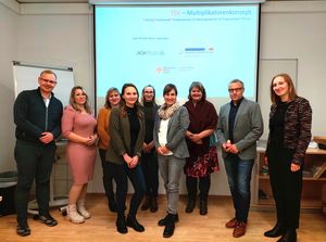 Foto: Forschungsprojekt TEK, Gruppenfoto Projektpartner und Mitglieder des Steuerungsgremiums