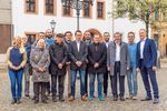 Eine Gruppe von Wissenschaftlern steht auf dem Zwickauer Kornmarkt