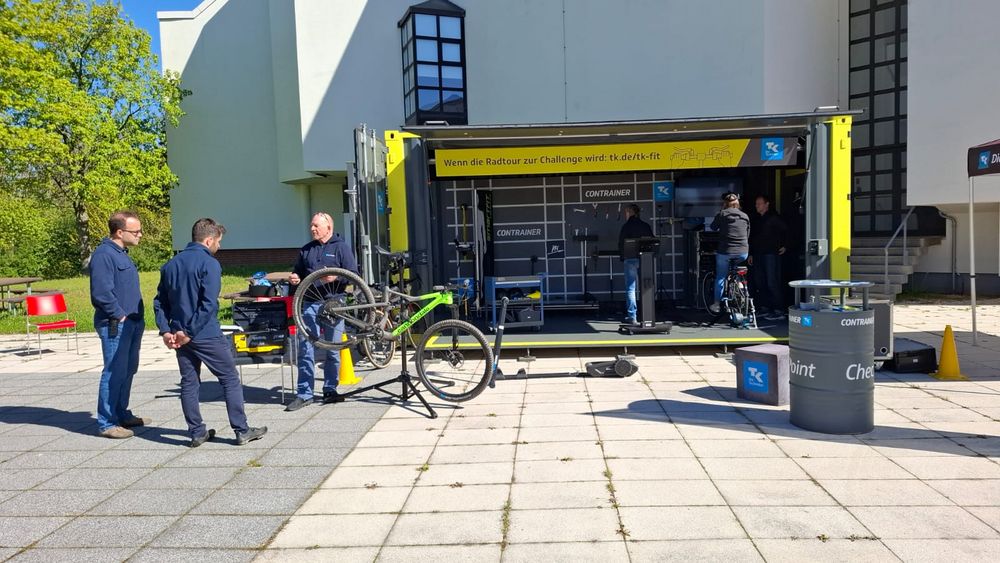 offener Contrainer mit Angeboten zum Bikefitting
