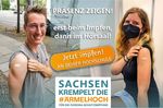 Foto: Eine Fotocollage - links zeigt ein junger Mann seinen geimpften Arm mit Pflaster, rechts eine junge Frau.