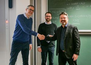Foto: Peter Kröger, Elias Schanz und Prof. Dr. habil. Dr. h. c. Bernd Zirkler (v.l.n.r)