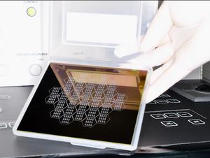 Foto: Fotomaske vor Belichter (Quelle: WHZ / J. Saupe)