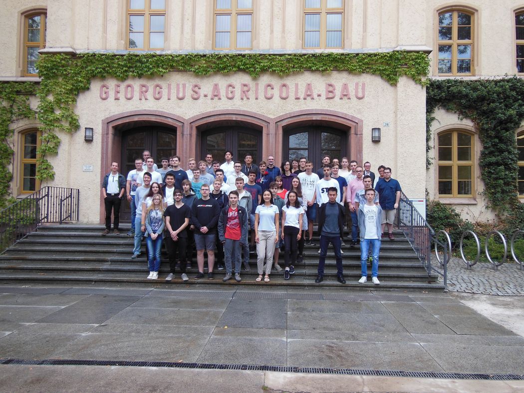 Gruppenfoto: Der Jahrgang 2018 der Fakultät Informatik.