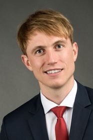 Portraitbild: Prof. Dr. rer. medic. Tom Schaal