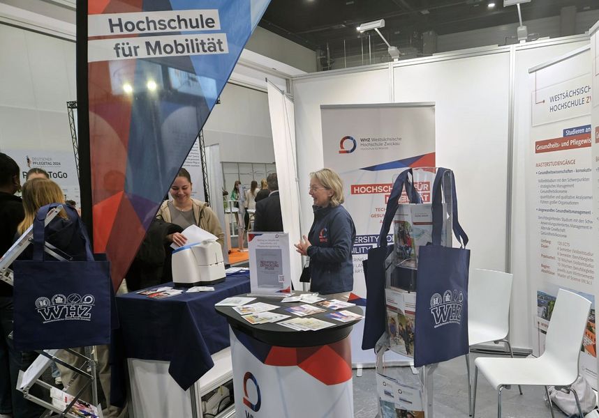 Vertreter der Fakultät Gesundheits- und Pflegewissenschaften präsentierten sich am 7. und 8. November beim Deutschen Pflegetag in Berlin (Foto: WHZ/M. Hummel). 