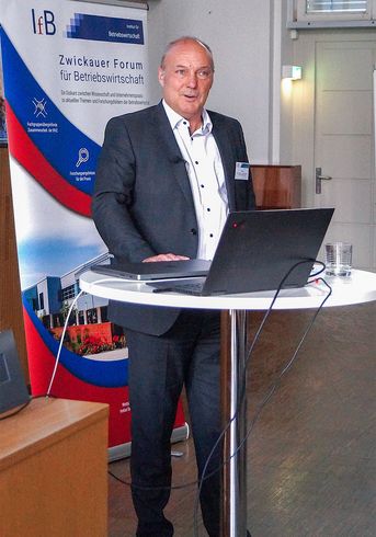 Foto: Referent Dipl.-Ing. Jürgen Schleier (Quelle: L. Langer)