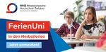 Flyerfoto: Aufschrift Ferienuni. 3 Teilnehmer mit einem Lehrbeauftragten an einer technischen Einrichtung.