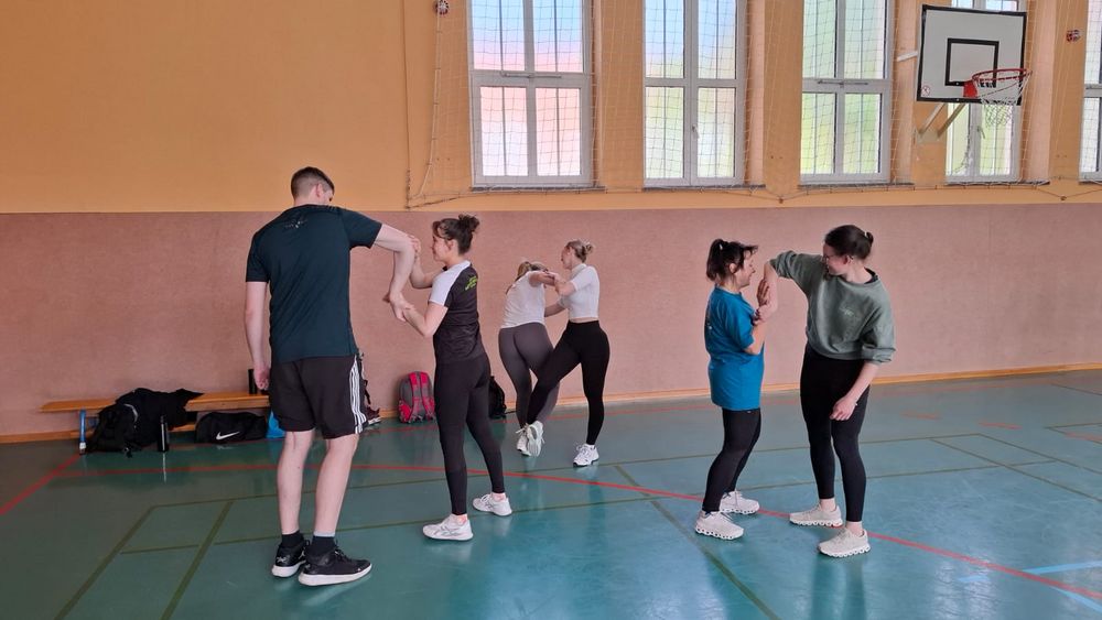 Teilnehmer beim Workshop Selbstverteidigung