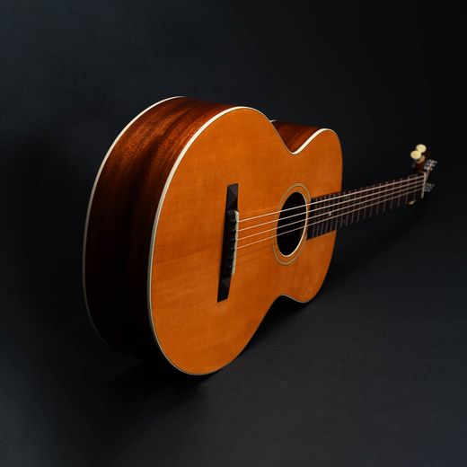 Foto: Gibson - liegend auf der Seite