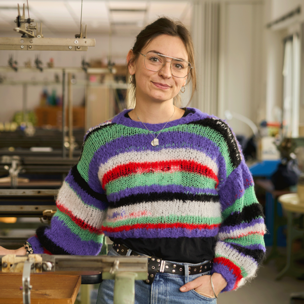 Foto: Franziska Heinze,Mitarbeiterin Studienrichtung Textilkunst/Textildesign
