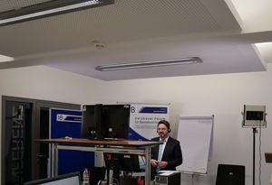 Bild: Prof. Dr. rer. pol. habil. Dr. h.c. Bernd Zirkler bei der Konferenz