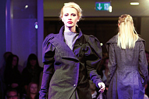 Foto: Models auf dem Laufsteg. In der Fashion Night dreht sich am 05. Oktober in Zwickau einen Abend lang alles um das Thema Mode.