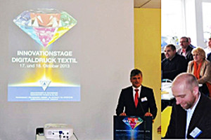 Foto: Innovationstage Digitaldruck Textil. Die Studienrichtung Textilkunst/Textildesign beteiligte sich an den ersten Innovationstagen für textilen Digitaldruck in Chemnitz und Burgstädt.