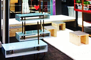 Foto: Ausgestellte Möbelstücke. Ausstellungsbeteiligung "imm" Kölner Möbelmesse. Junges Wohnen "Glück auf Platz 5".