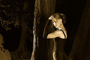 Foto: Livekonzert mit LAMBDA. Galerie Angewandte Kunst Schneeberg im Schloss Lichtenwalde.