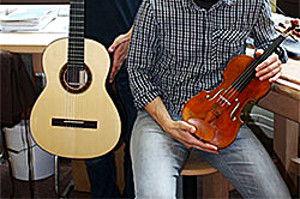 Foto: Ole Jacob Nordheim und Vincent Humml. Sieger des diesjährigen internationalen Instrumentenbauwettbewerbs der Geigenbauschule in Cheb (Tschechien).