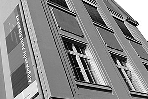 Foto: Hochschulgebäude. Auf dem Weg zu „Schneeberg 2.0“ – Hoher Besuch.