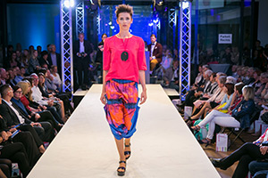 Foto: Impressionen der Fashion Night 2016. Model auf dem Laufsteg.