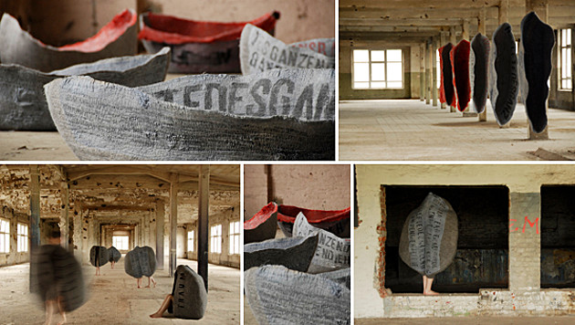 Fotocollage: Filzobjekte in alten, großen leeren Räumen. Annina Hohmuth "Die Hülle" Filz - Körper - Raum